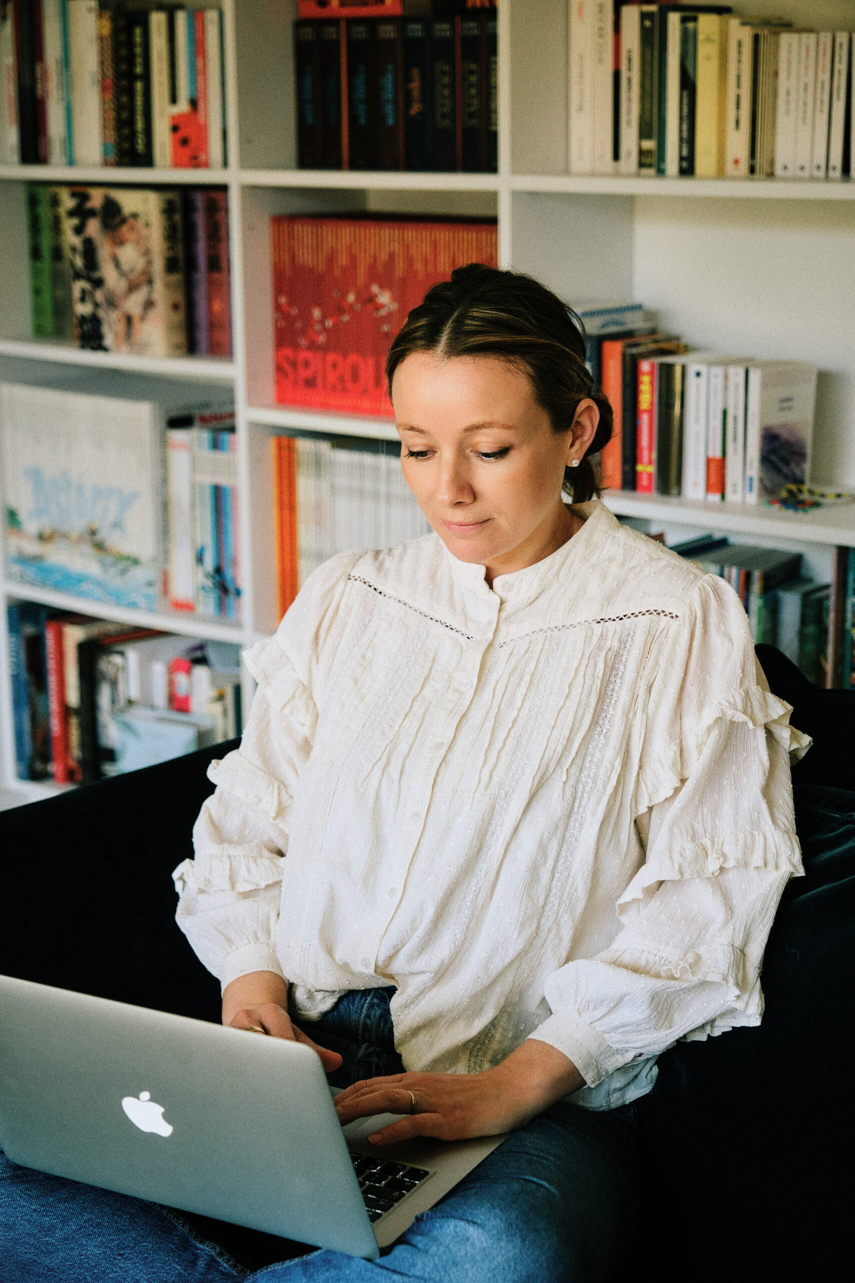 Consultation beauté en ligne : diagnostic de peau, routine personnalisée et conseils experts avec Élodie Martinak. Retrouvez une peau équilibrée et lumineuse.